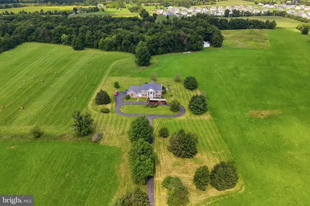 220 Sassamansville Rd, GILBERTSVILLE
