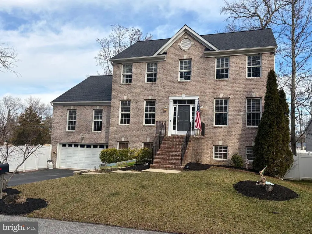 3325 Cedar Dr, Edgewater