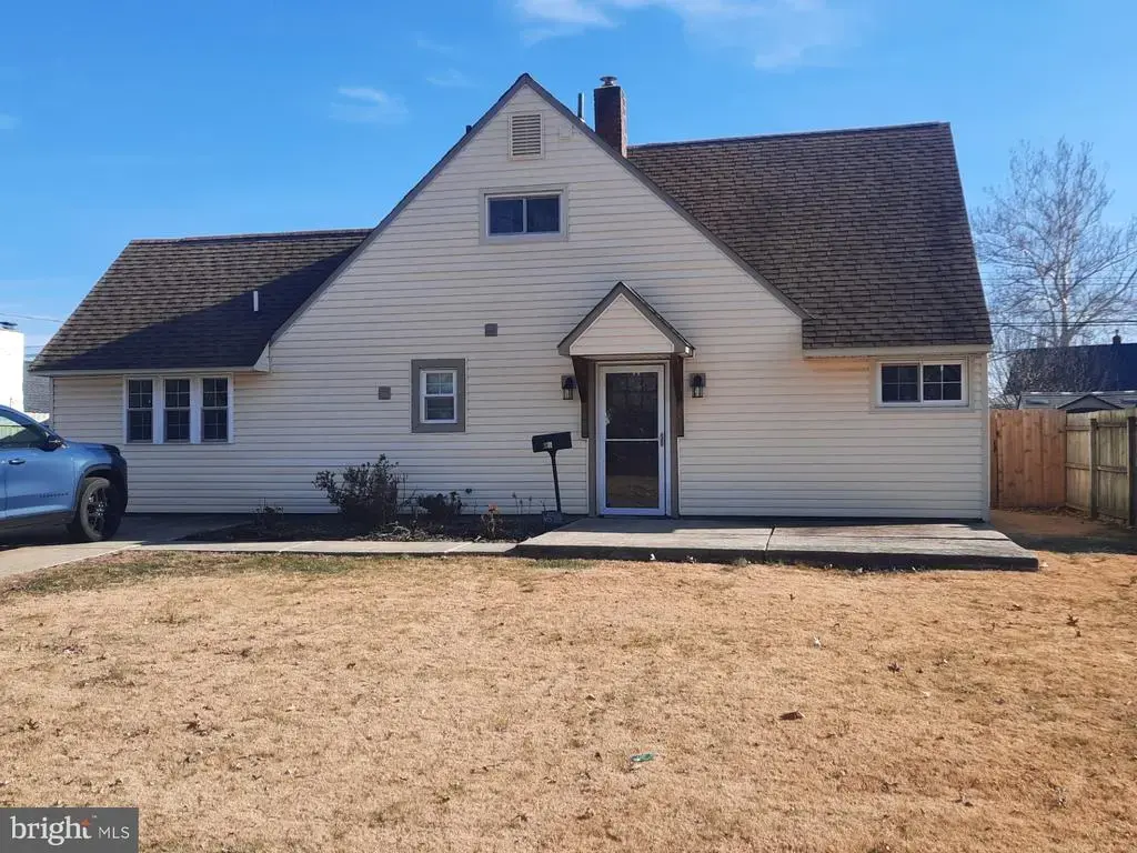334 Crabtree Dr, LEVITTOWN