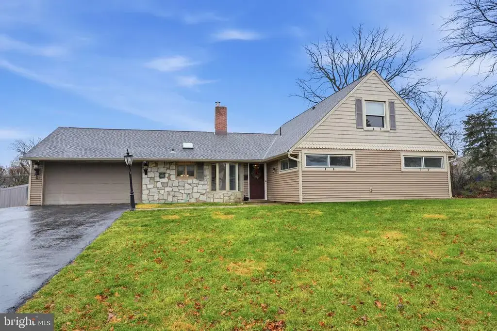 80 Silverspruce Rd, LEVITTOWN