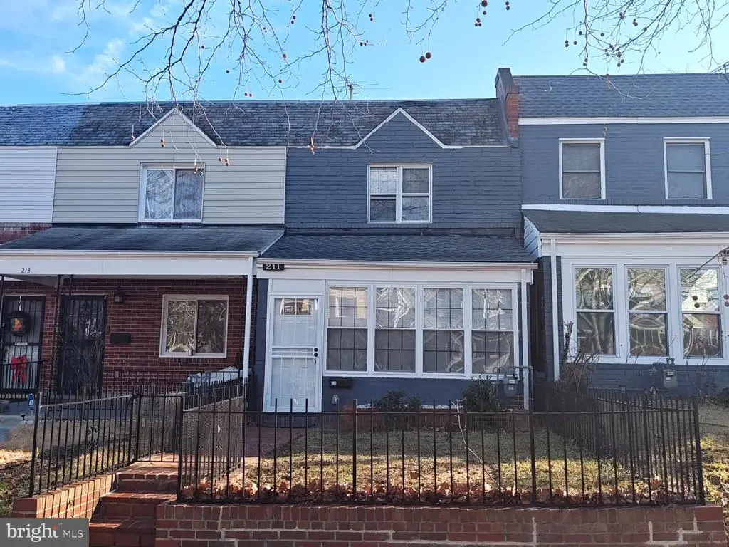 211 34th St Ne, WASHINGTON