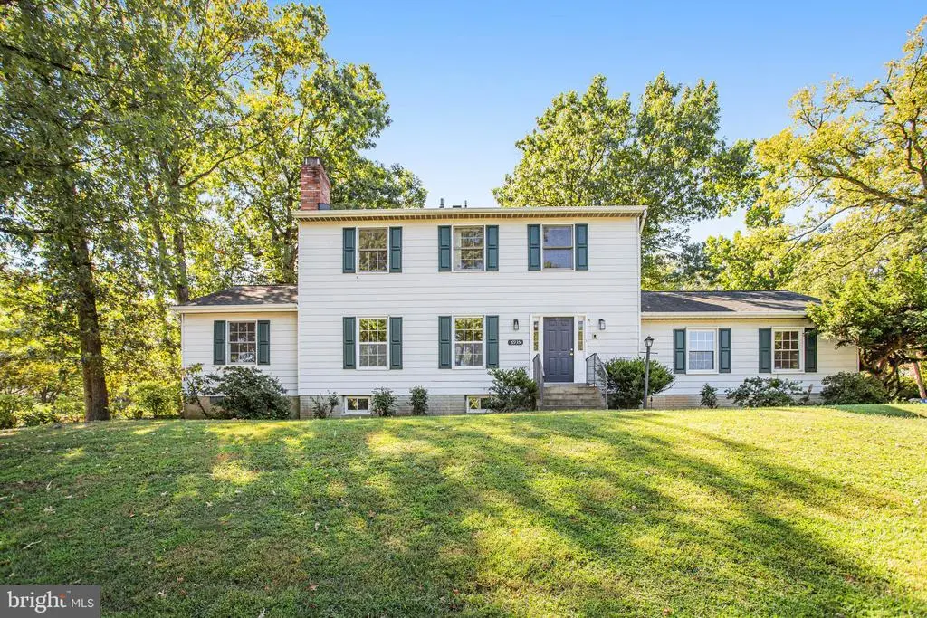 6935 Pineway, University Park