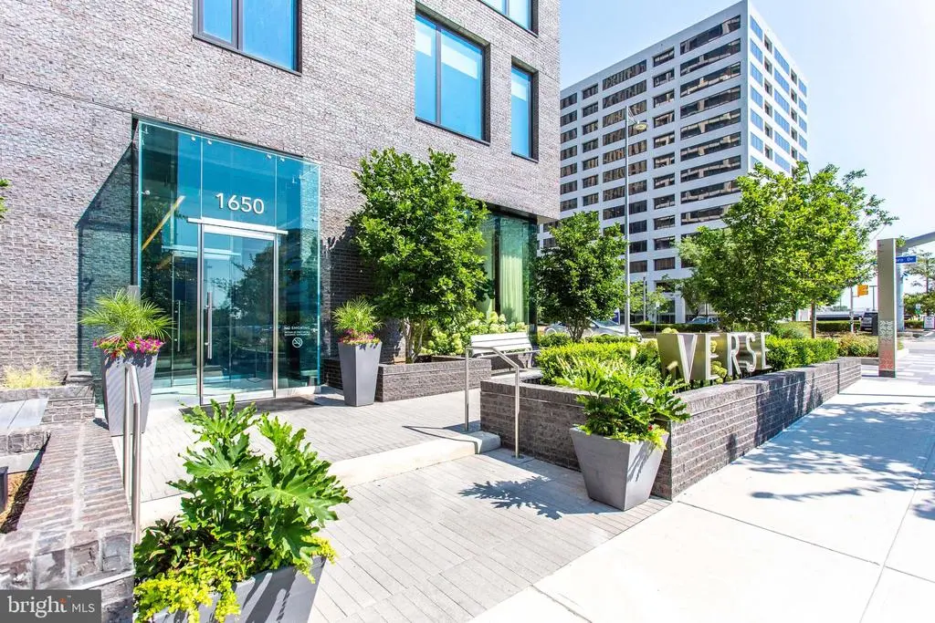 1650 Silver Hill Dr #1907, MCLEAN