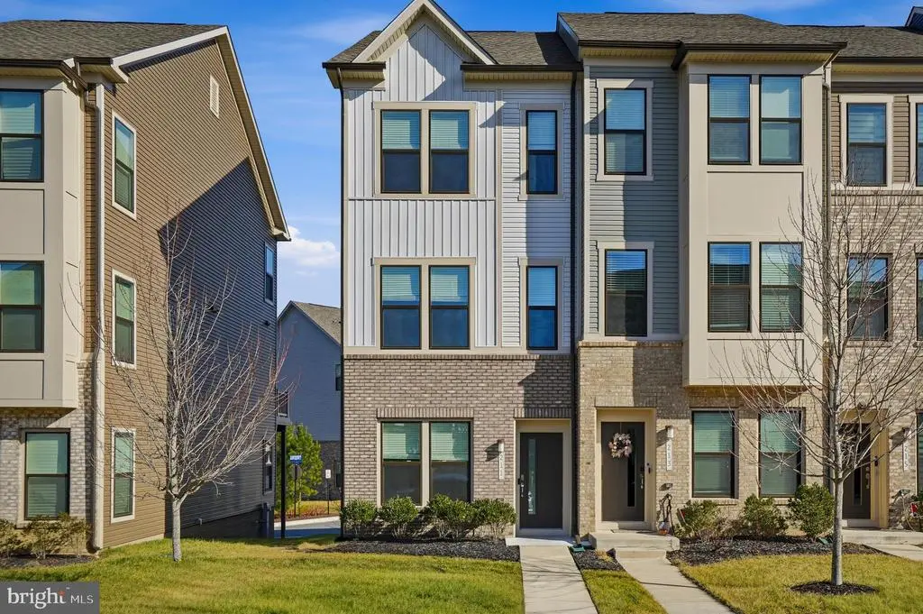 211 Narrowleaf Way, Laurel