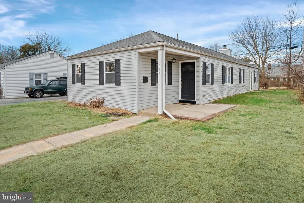 704 Harwood Rd, Wilmington