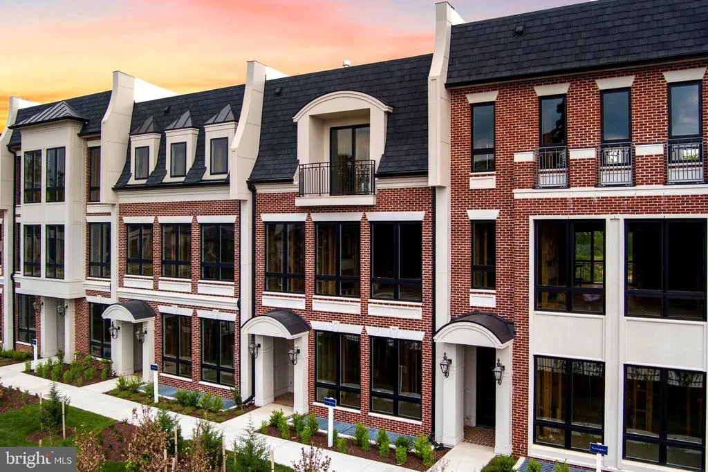 7047 Liberty Ln #32, MCLEAN