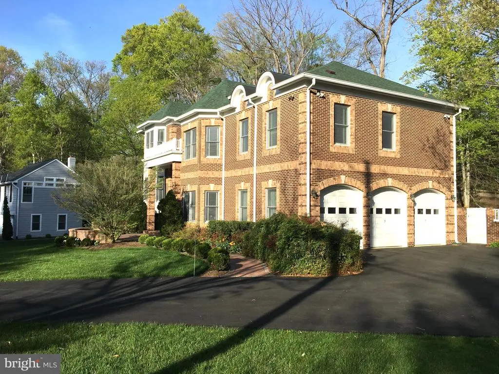 8505 Howell Rd, BETHESDA