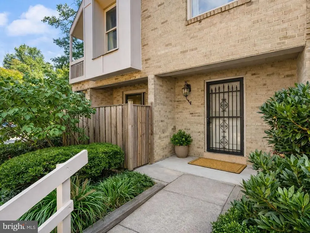 1641 Kenwood Ave, ALEXANDRIA