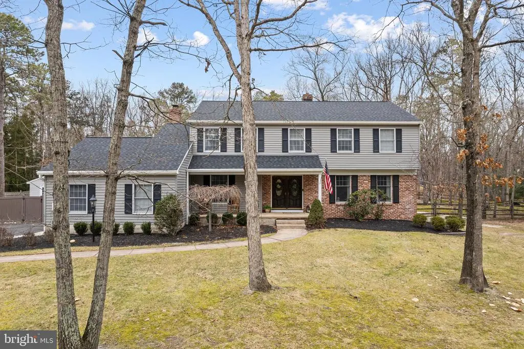 8 Wethersfield Dr, MEDFORD