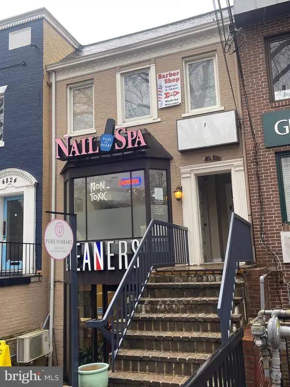 4826 Macarthur Blvd Nw, WASHINGTON