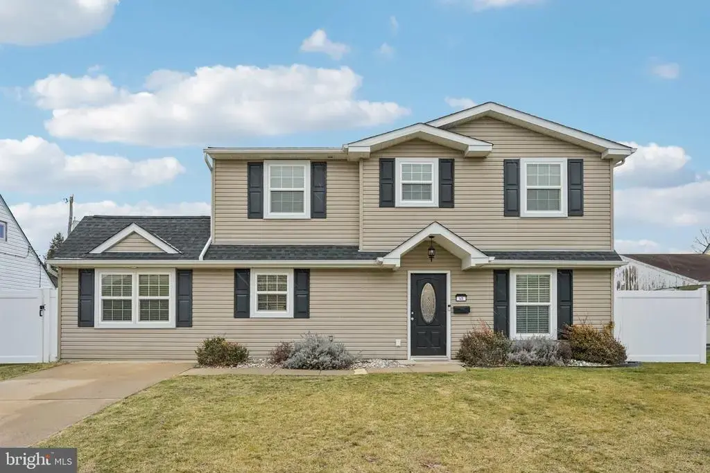 45 Nickelhill Ln, LEVITTOWN