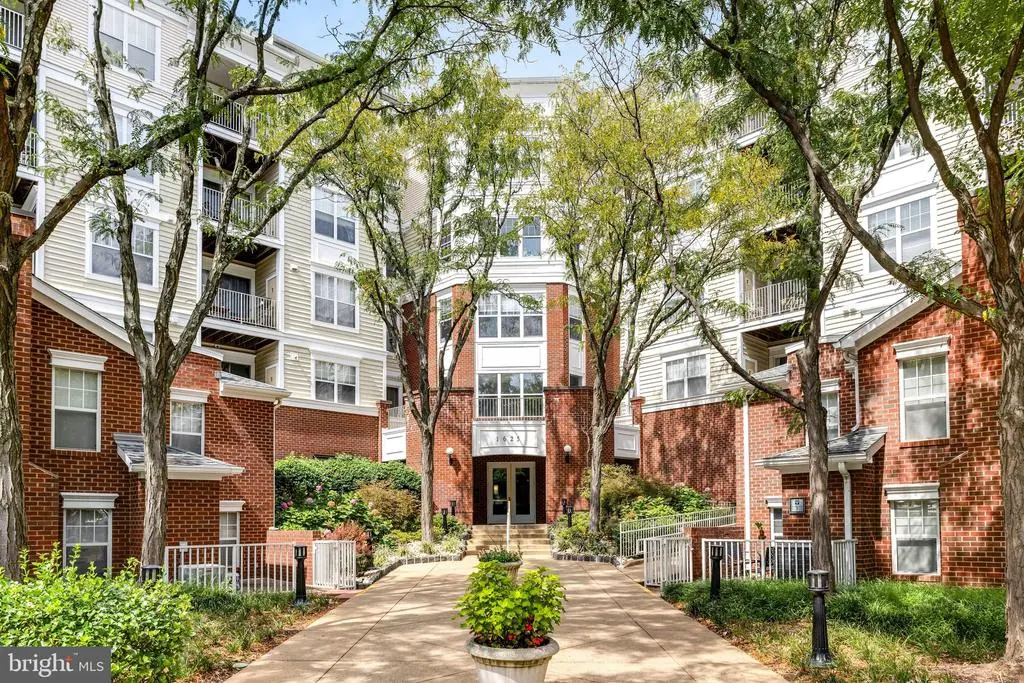 1625 International Dr #421, MCLEAN