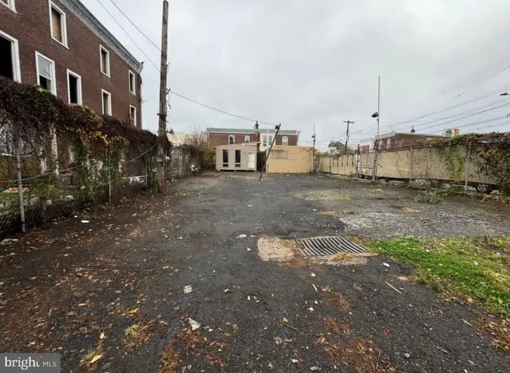 101 W Wyoming Ave, PHILADELPHIA