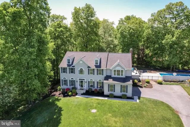 202 Almar Dr, Hampstead