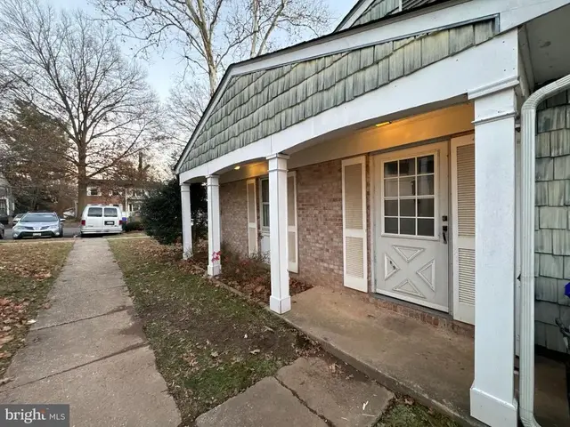 5501 Woodenhawk Cir, Columbia