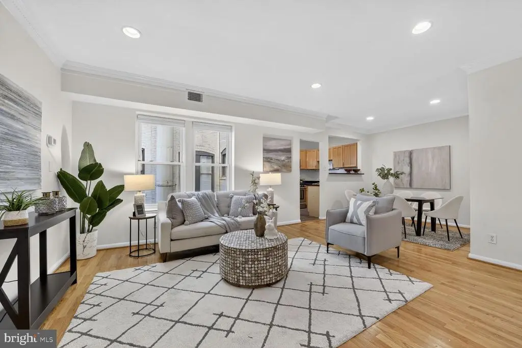 1669 Columbia Nw #313, WASHINGTON