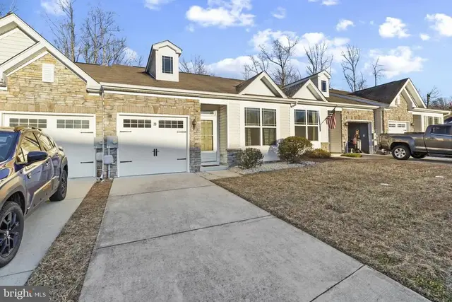 39 Starfire Ct, Dover