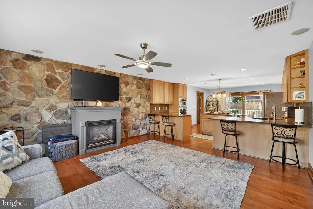 1161 Steamboat Rd, Shady Side