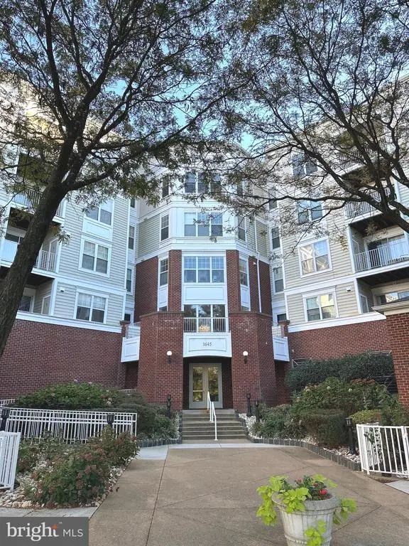 1645 International Dr #125, MCLEAN
