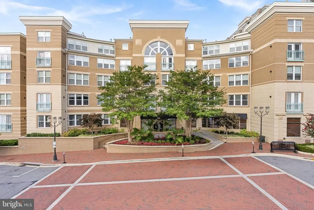 12000 Market St #457, RESTON