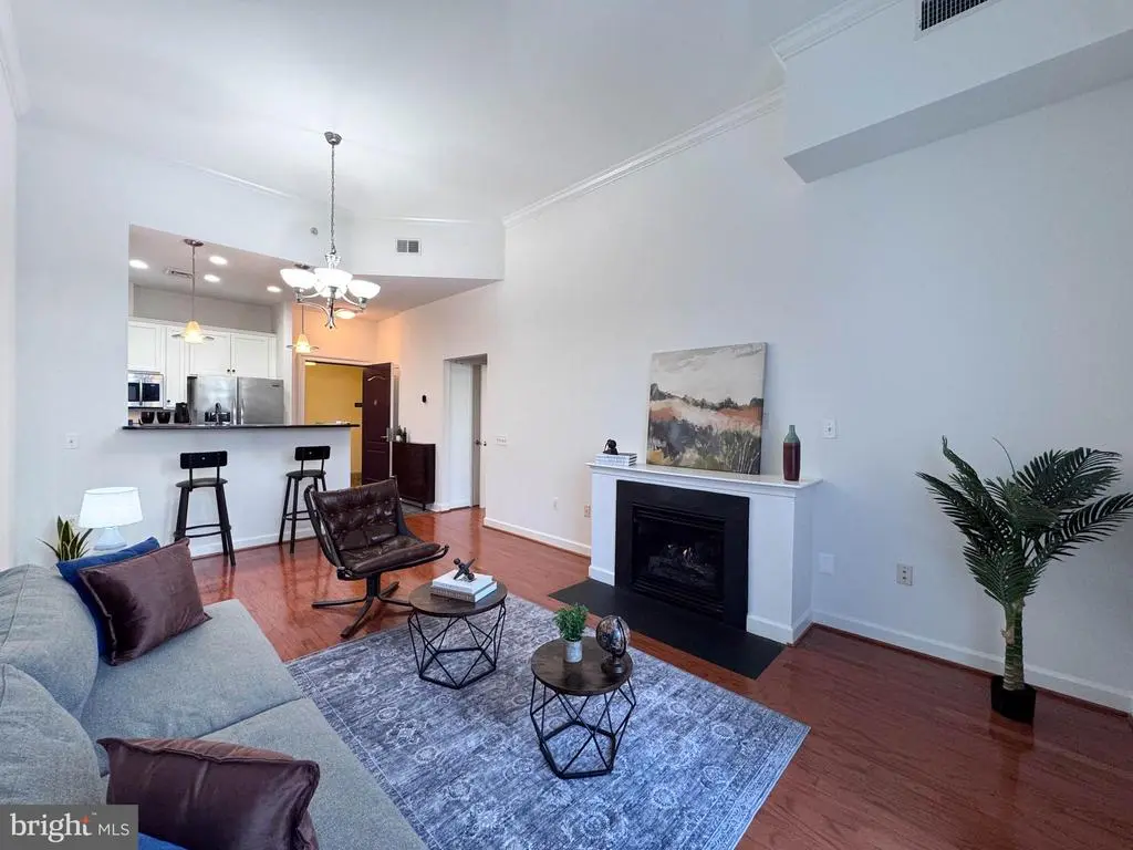 1000 N Randolph St #104, ARLINGTON