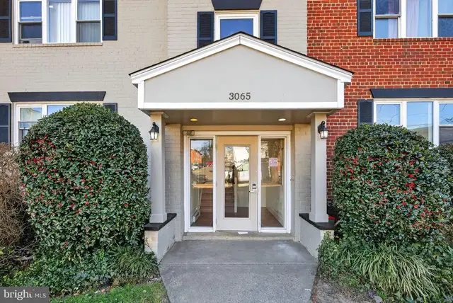 3065 Patrick Henry Dr #102, Falls Church