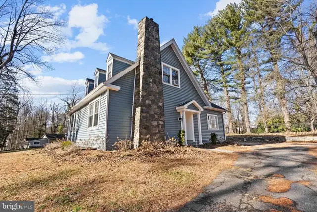 225 Fox Rd, Media