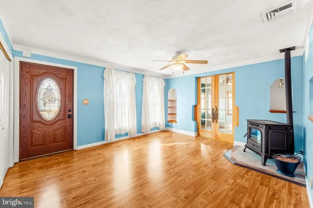 215 Blough Ct, FAIRLESS HILLS