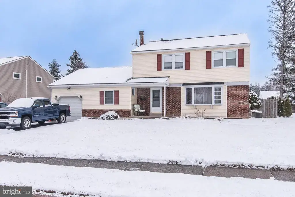 1036 Oakwood Dr, WARMINSTER