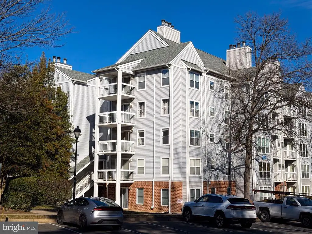 3179 Summit Square Dr #2-c4, OAKTON
