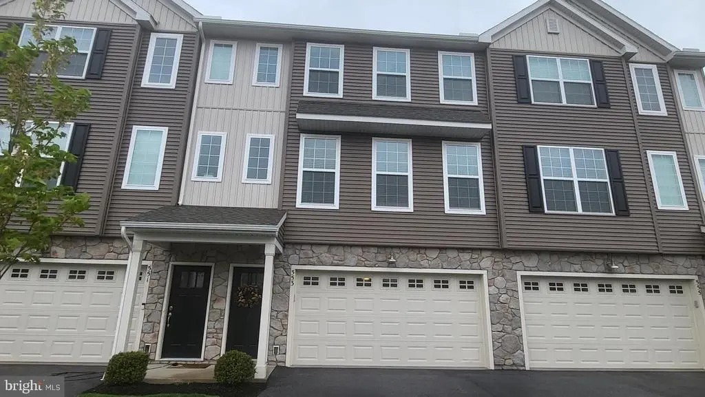 553 Brook Shire Court, Mechanicsburg