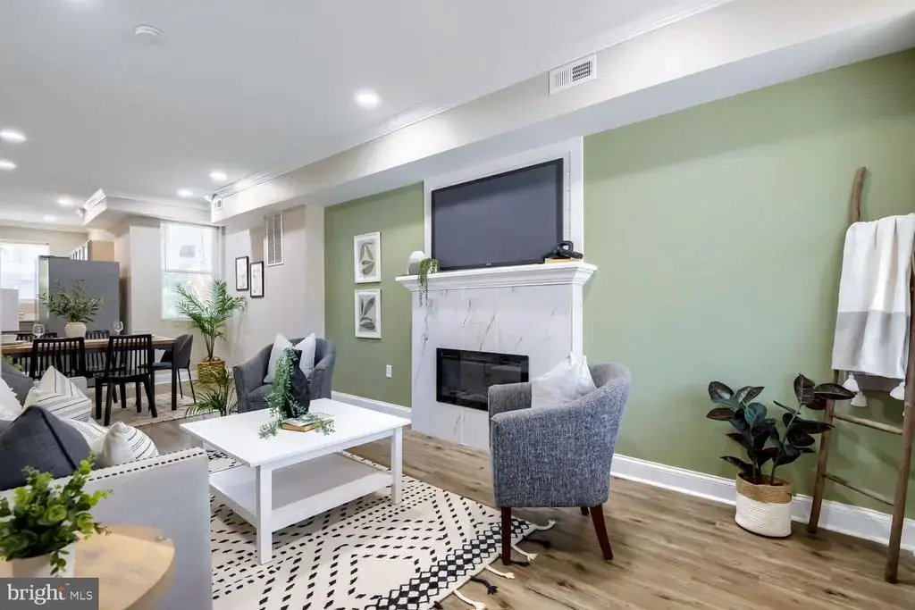 2560 Robb St, BALTIMORE