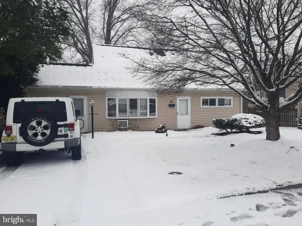 35 Viking Ln, LEVITTOWN