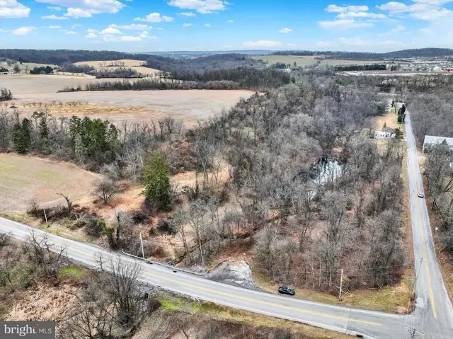 695 Oak Rd, Dallastown
