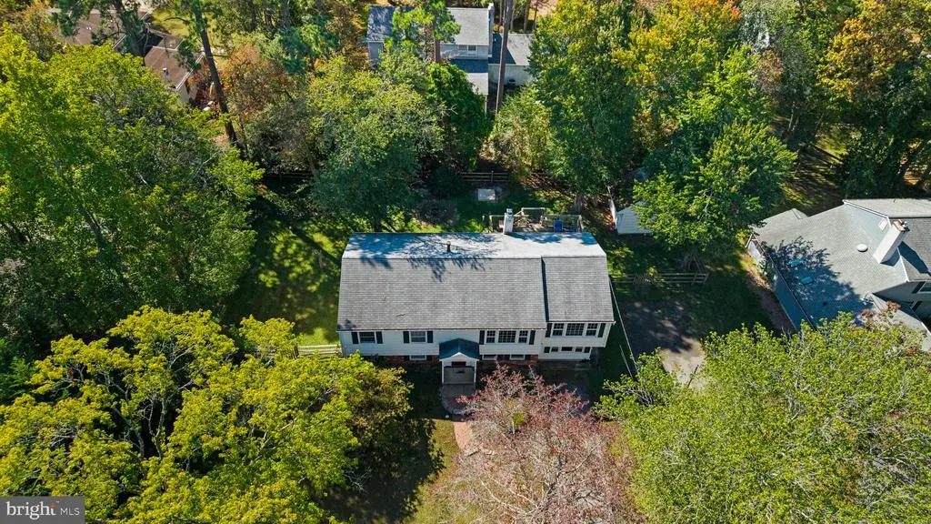 187 S Lakeside Dr E, MEDFORD