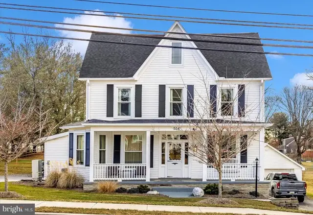 706 E Main St, Middletown