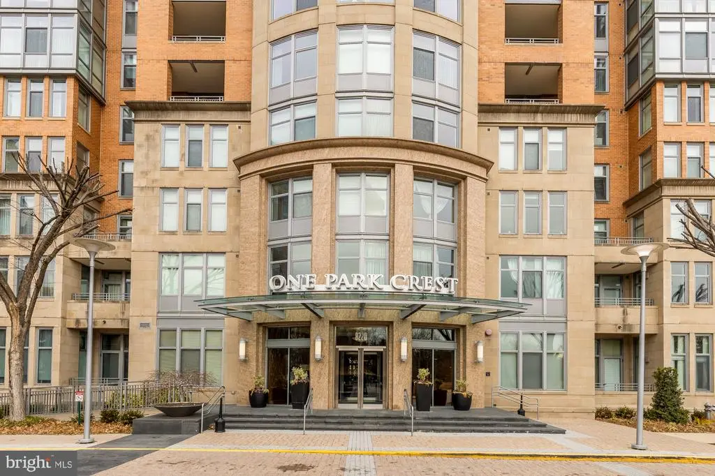 8220 Crestwood Heights Dr #418, MCLEAN