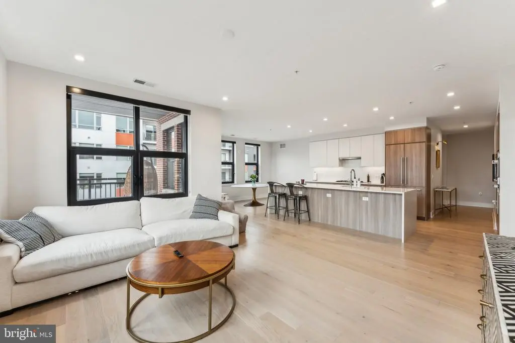 701 Swann Ave #402, ALEXANDRIA