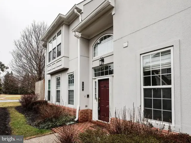 129 Old House Ct #129, Pikesville