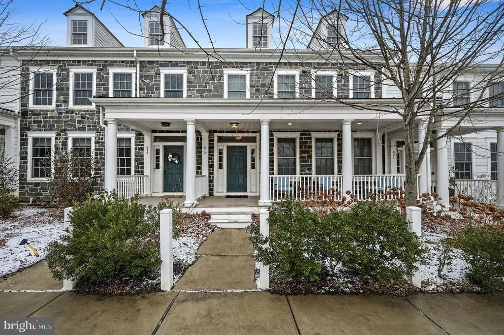 819 Mapleton Ave, MIDDLETOWN