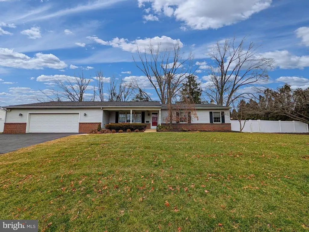 807 N Broad St, DOYLESTOWN