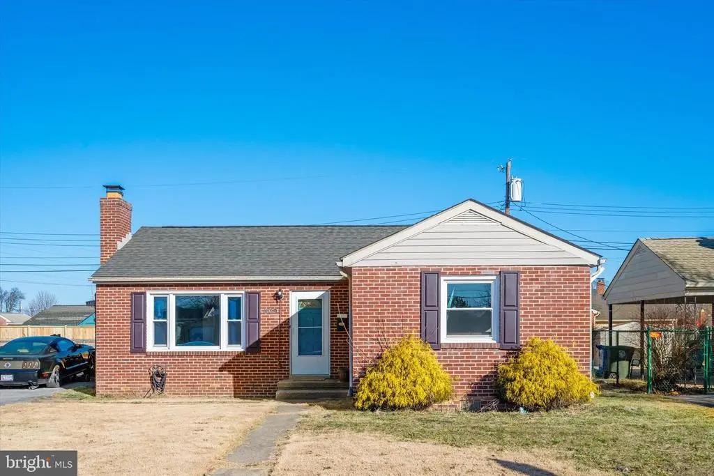 809 Shawnee Dr, Frederick