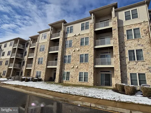1000 Fountainview Cir #311, Newark