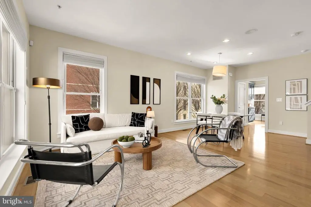 907 3rd Pl Se, Washington