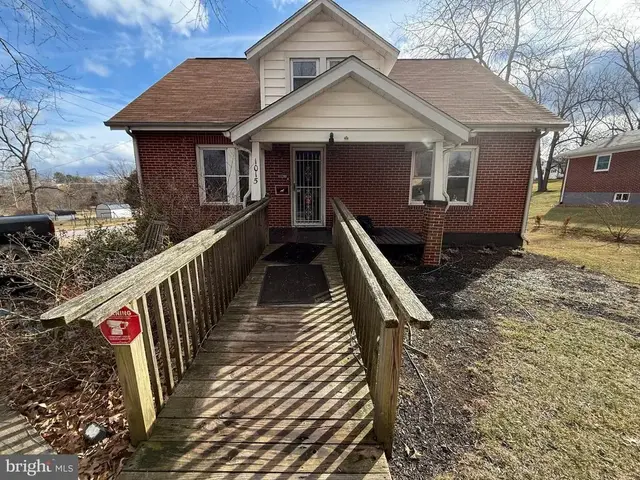 1015 W Washington St, Wytheville