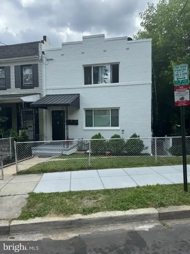 4253 Brooks St Ne #b, Washington