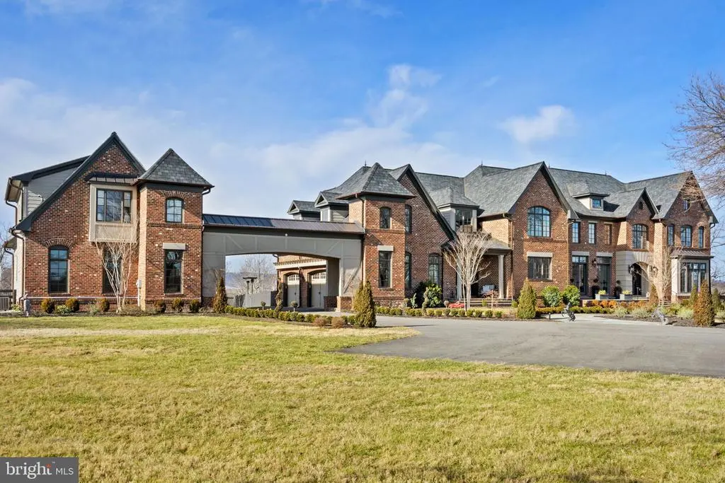 21051 St Louis Rd, MIDDLEBURG