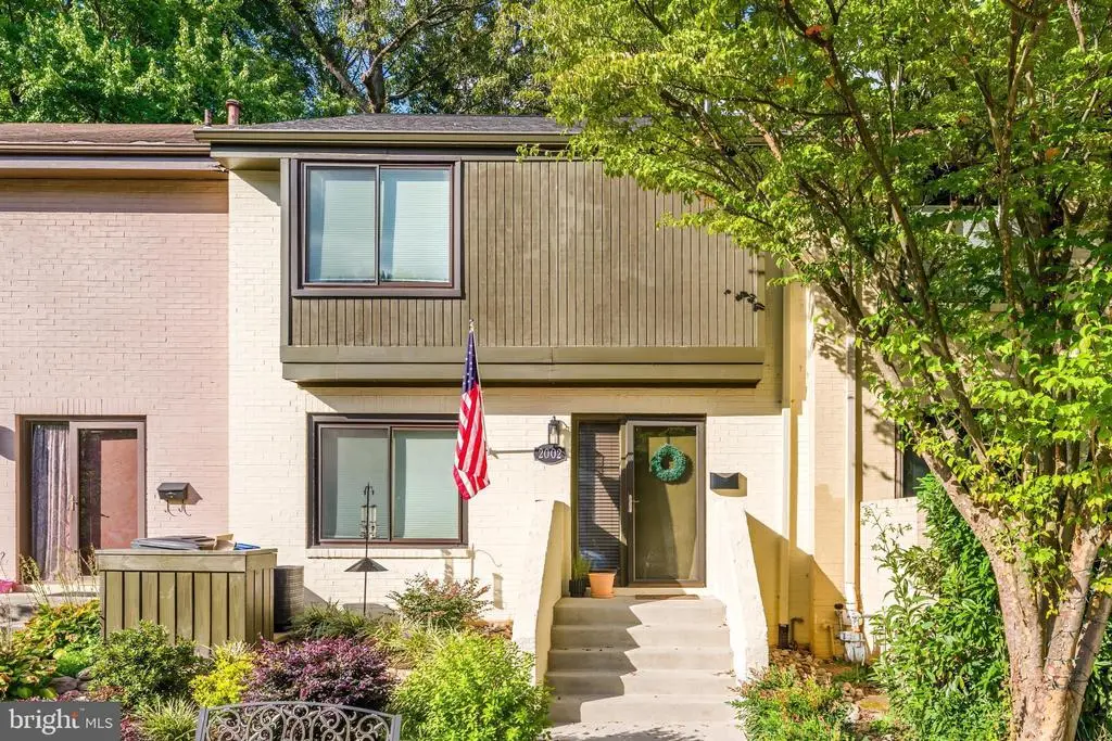 2002 Golf Course Dr, RESTON