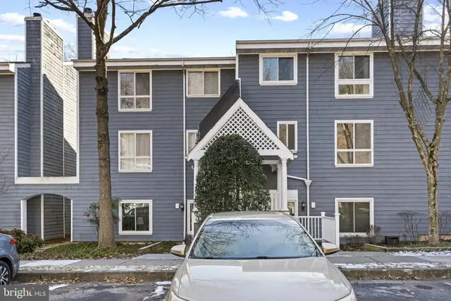 69 Greenwich Pl #69, Pikesville