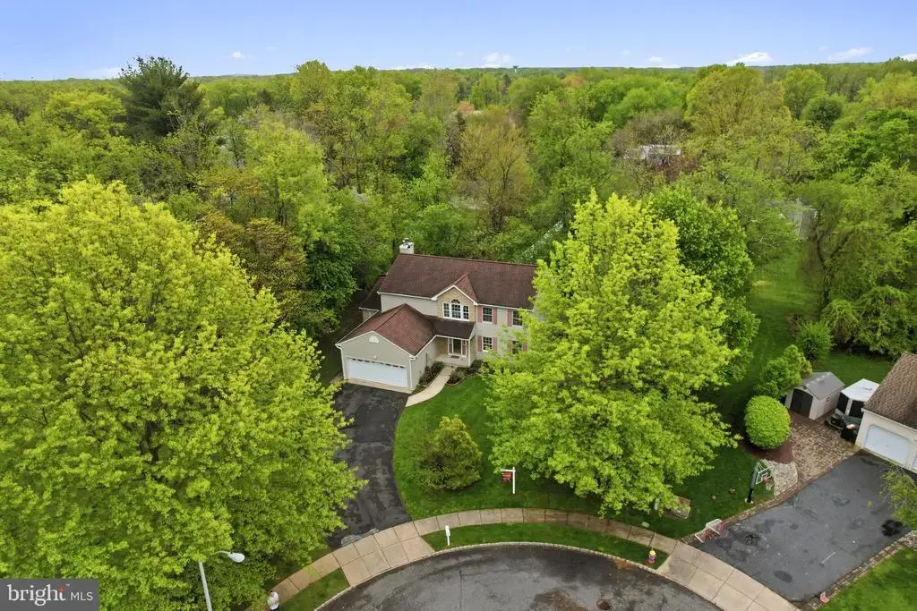 5 Mary Ct, CRANBURY